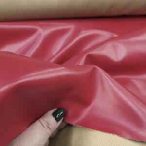 בד דמוי עור לייקרה בצבע אדום