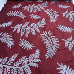 בד ברוקרד דגם ענפי כסף על יין